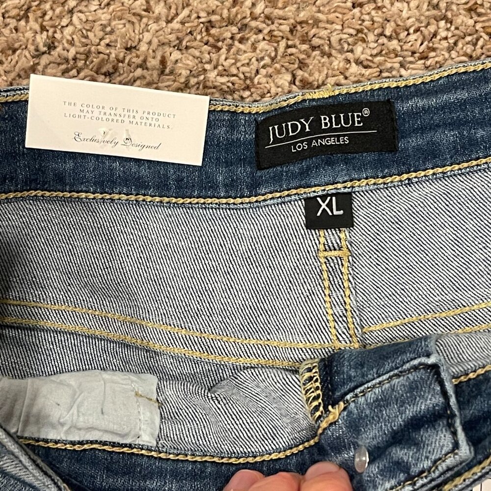 Judy Blue Women's Mid Rise Distressed Denim Shorts, Size XL, NWT - Picture 5 of 5